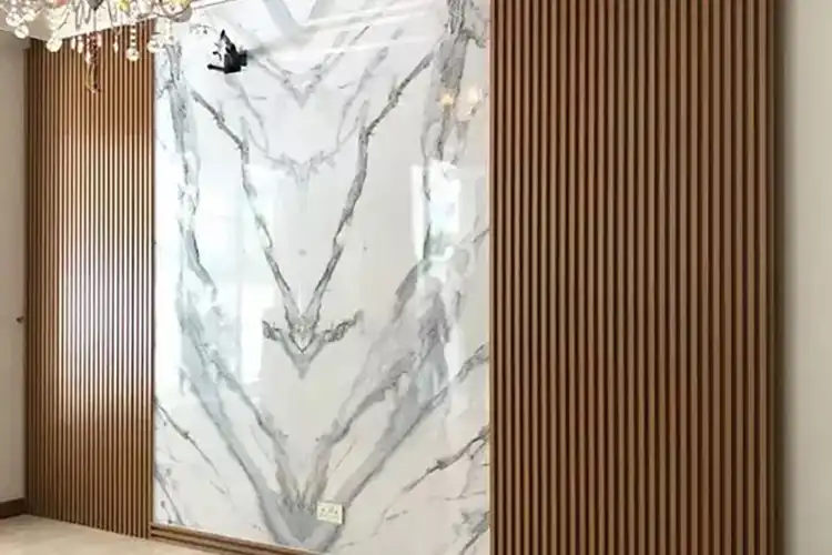 Стена из мрамора